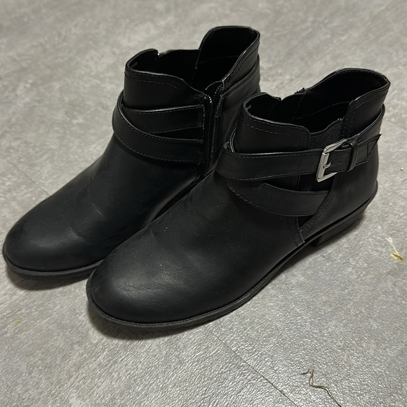 Time & Tru cute ankle Booties - Picture 5 of 5